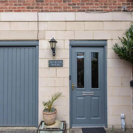 Demeter House Holiday home *