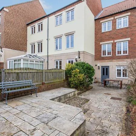 Holiday home Demeter House *