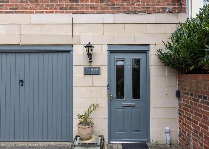 Demeter House Holiday home *